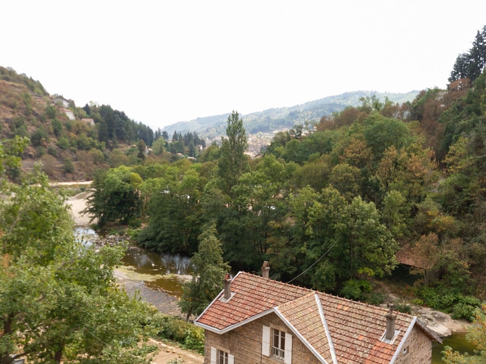 Riverside Chalet Retreat
