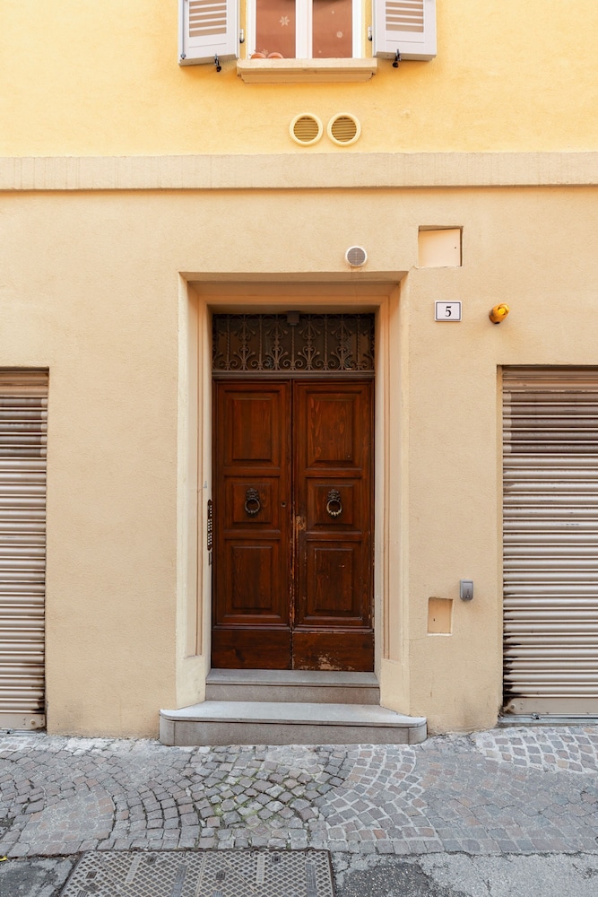 Caldarese Apartment With Balcony by Wonderful Italy