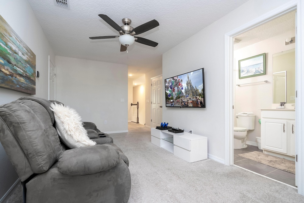 1543 CP - Opulent 4BR Townhome: Private Pool, Solara Resort
