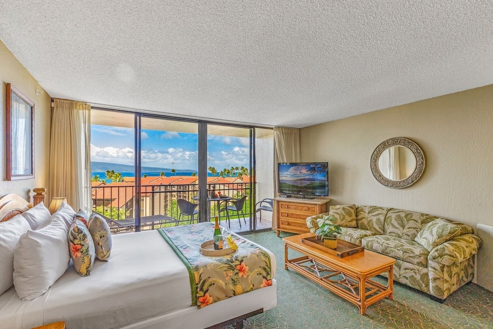 Kaanapali Shores Studio 742 Studio Bedroom Condo by RedAwning