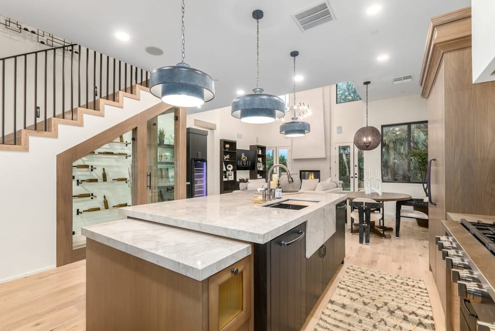 Stonewood Luxe Estate 5 Showers Heated Pool GYM