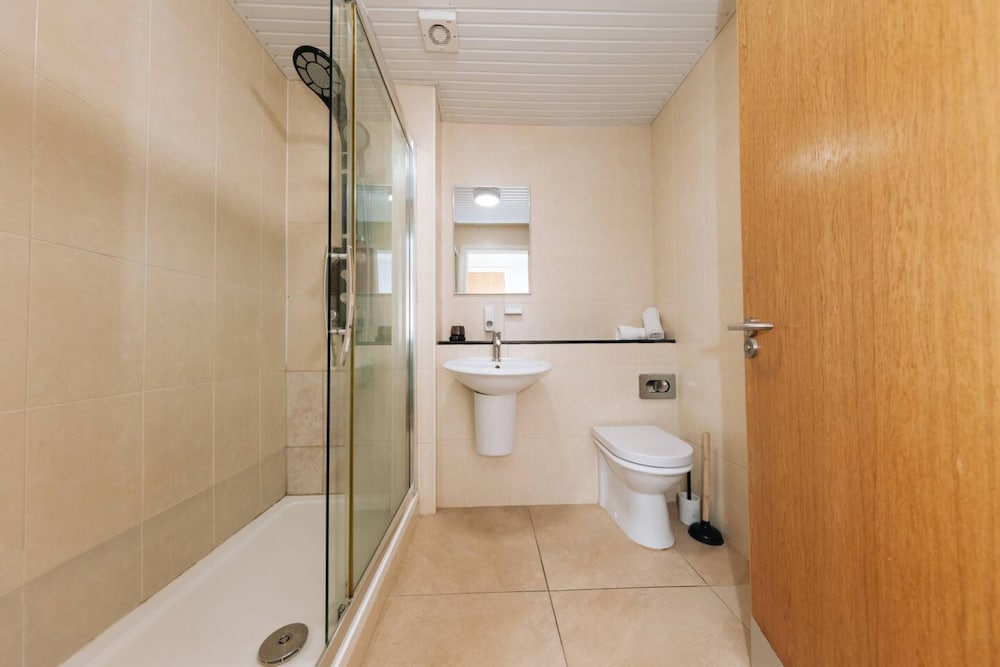 Chic & Radiant 1BD Flat Near Dublin City Centre!