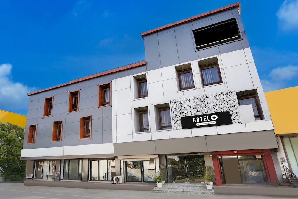 Stylish Stays Near Isbt Dehradun