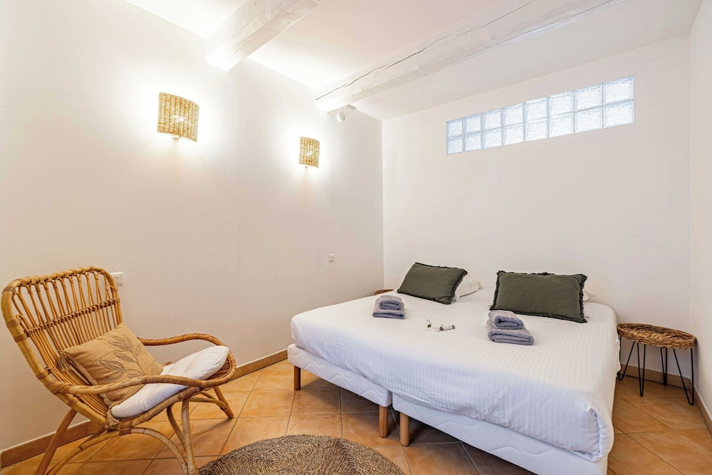 Charming Apartment in the Heart of Le Suquet view 4