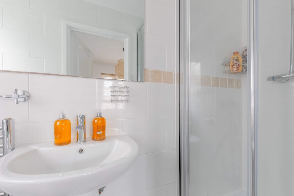 Spacious 3BD Flat, Close to Tube - Fulham!