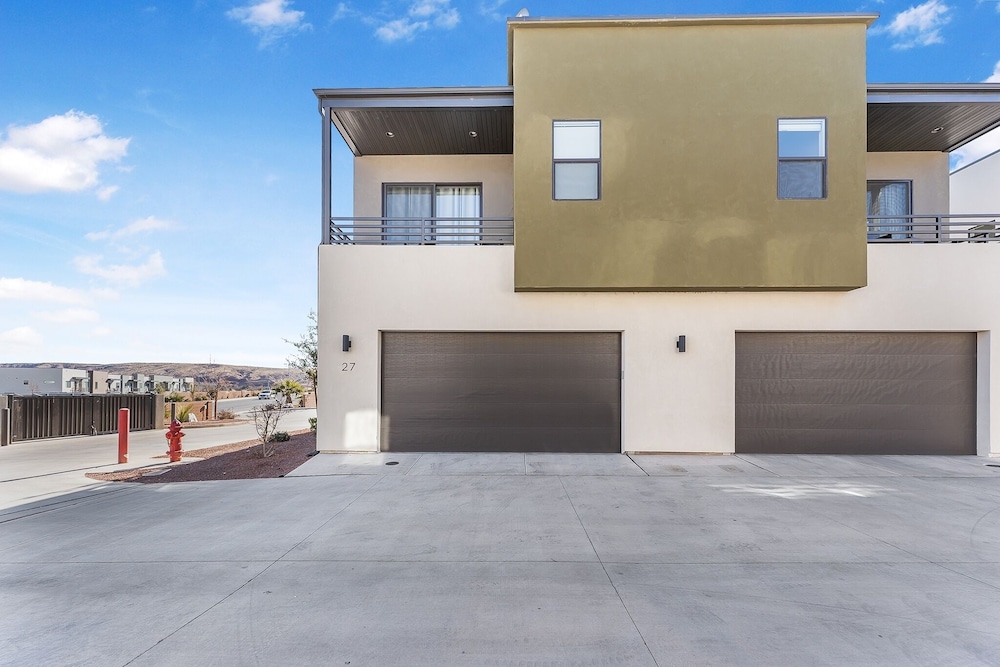 Villa #27 At Bloomington Country Club 4 Bedroom Townhouse