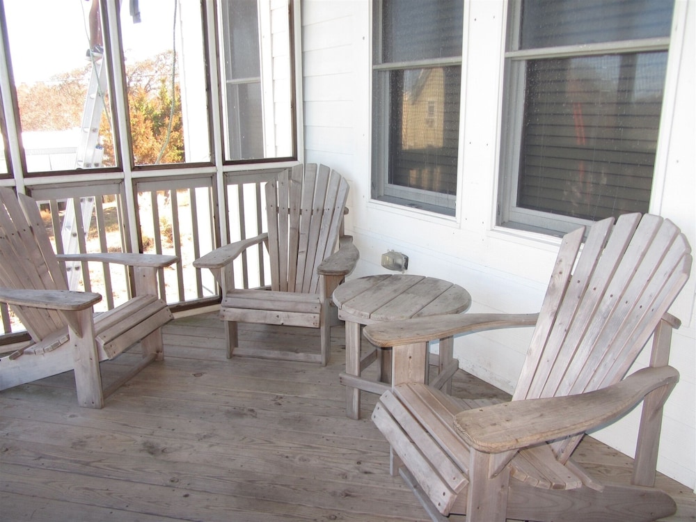 Spartina 3 Bedroom Cottage by RedAwning