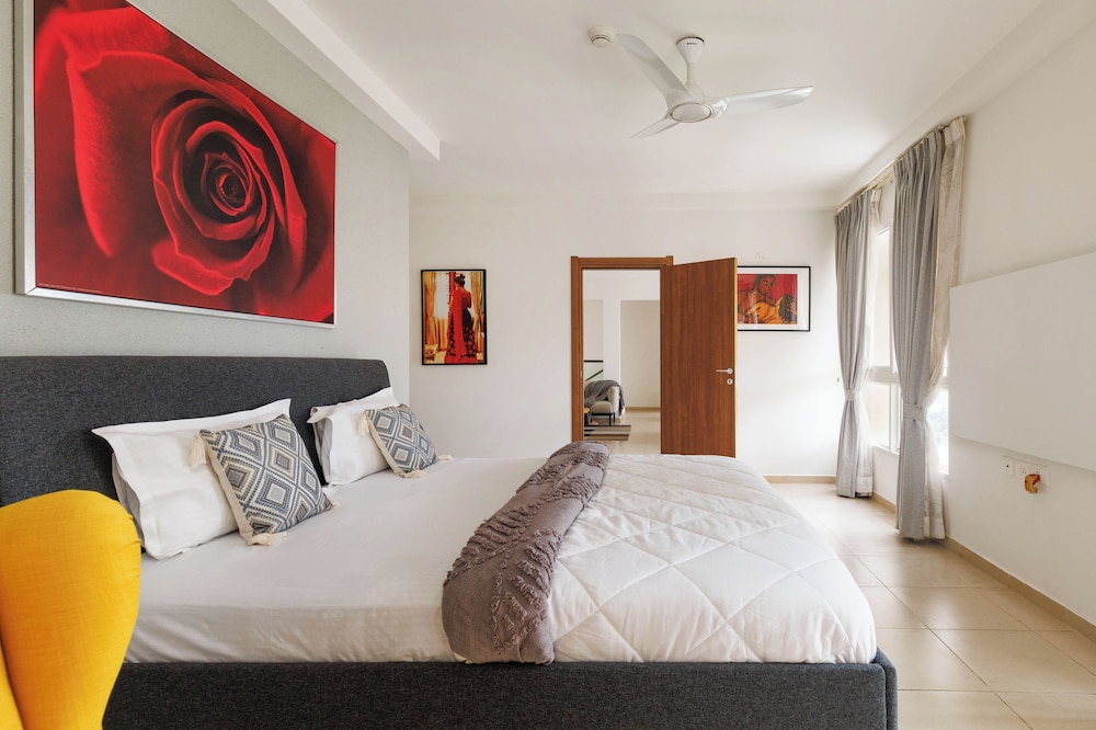 Skyline Haven by Red Olive4bhk30mins Airport