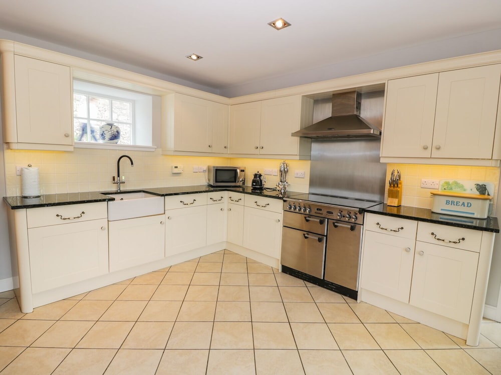 Bracken Holiday Cottage view 5