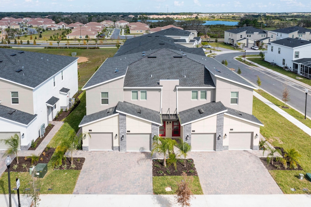 1169 CD - Game Room Condo Pool Disney Nearby view 2