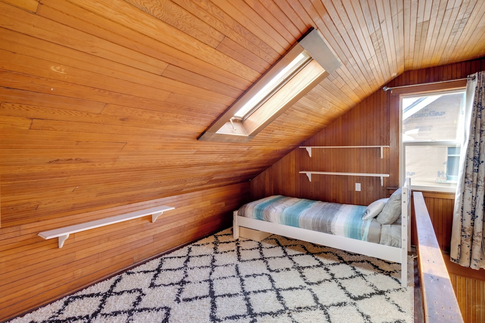 Walk to Shore: Rockaway Beach Retreat w/ Hot Tub!