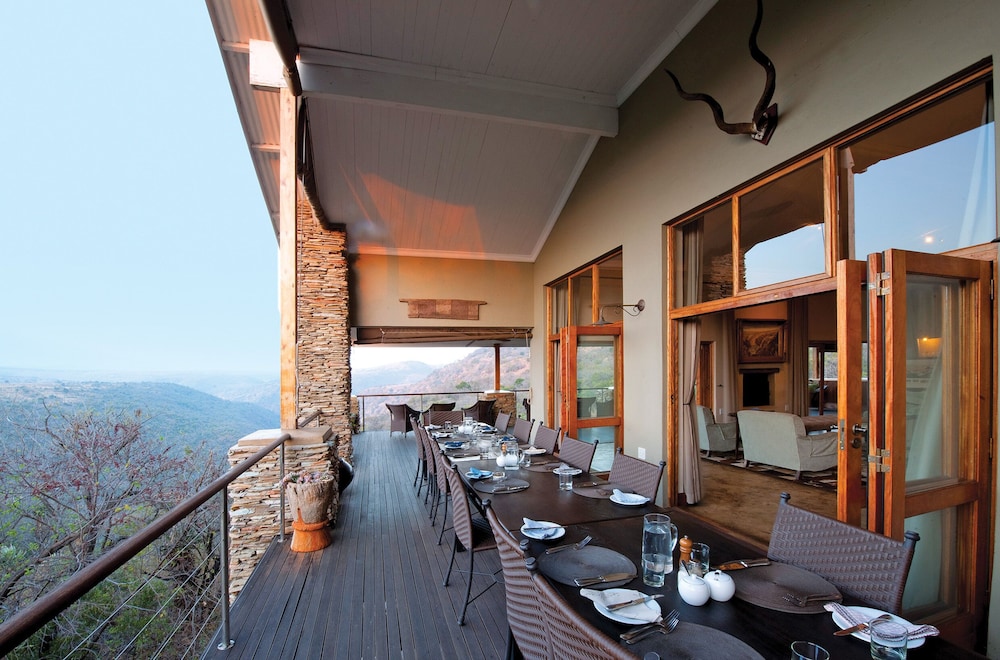 Fugitives' Drift Lodge