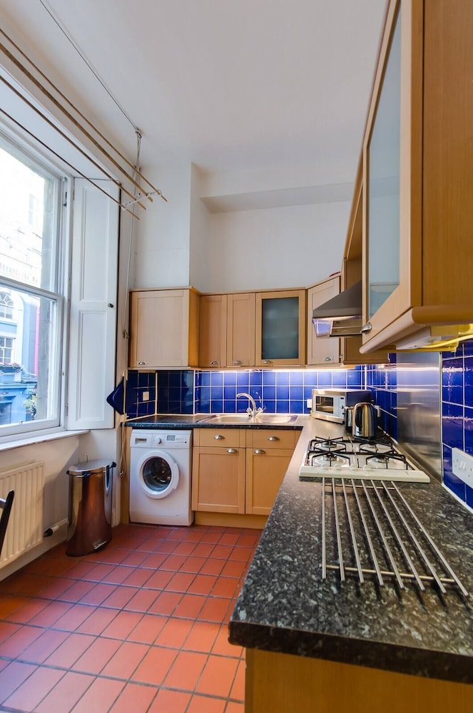 JOIVY Diagon Alley Apartment view 3
