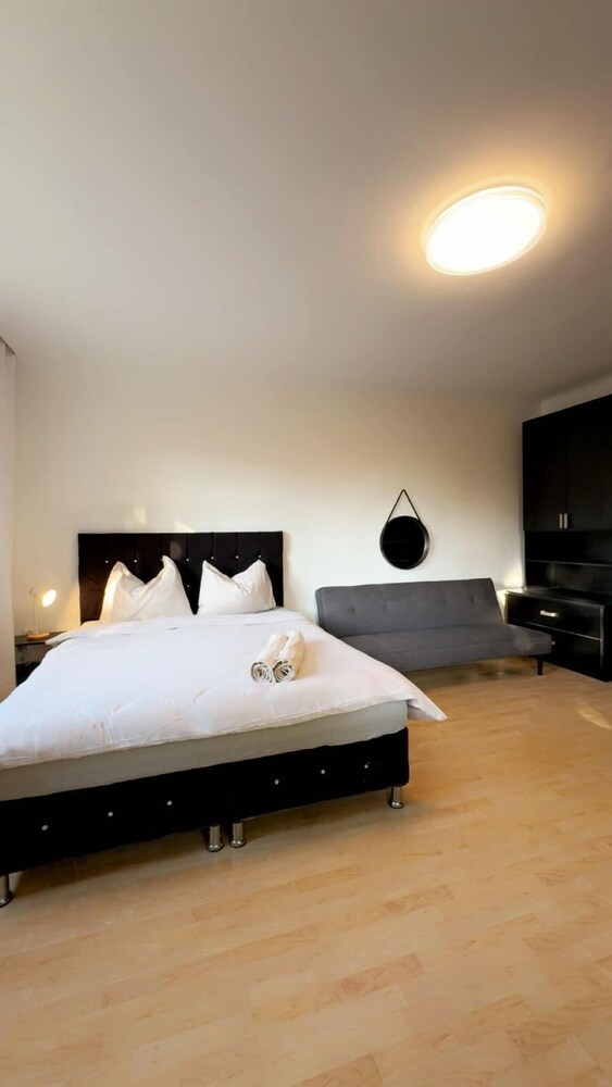 Cozy Garden Villa near Danube For 16P