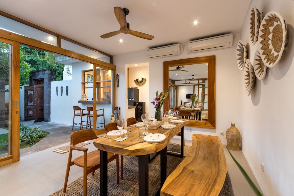 Beautiful Boho-chic 4br Tropical Villa in Pererenan Canggu