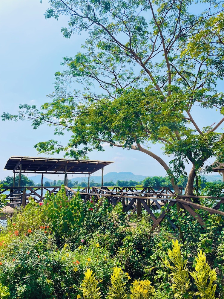 Platinum Blue Island Resort