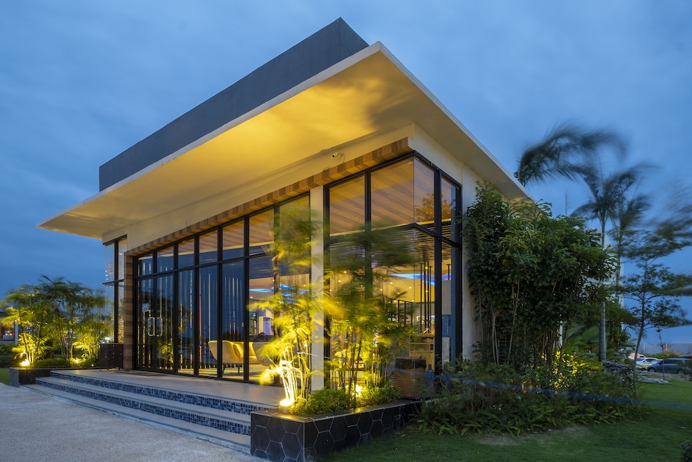 Solea Seaview Resort