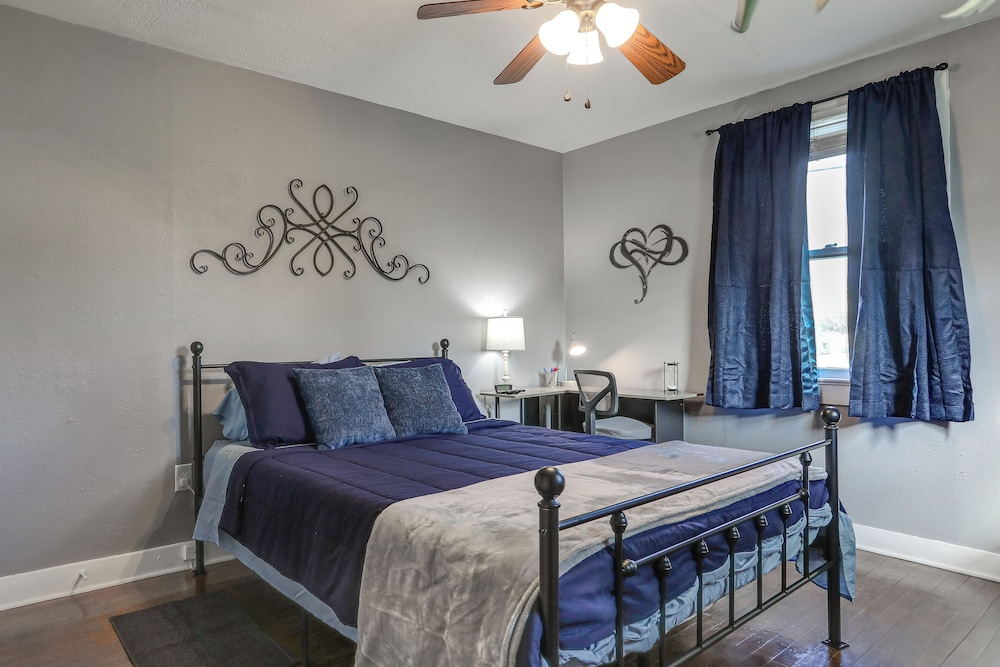 4 Mi to Baton Rouge: Charming Duplex Apartment