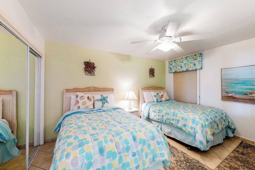 Corner 3BR w/ Gulf Views, Pools, Hot Tub, Sauna