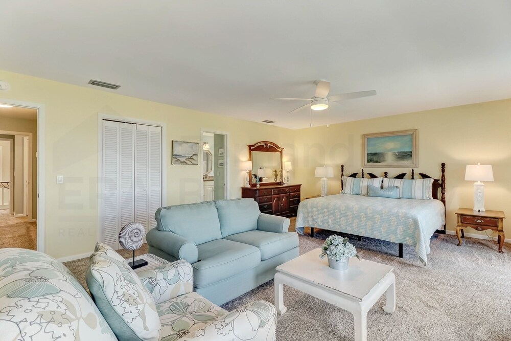 Fernandina Beach Vacations - Dog Friendly Oceanfront Beach House by RedAwning - Property Image 52