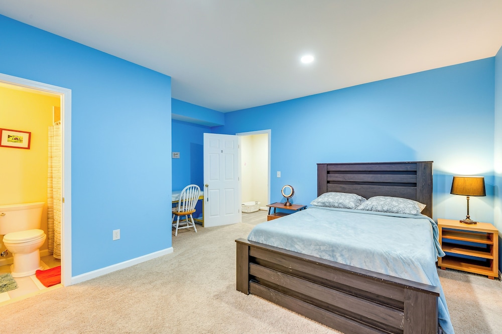 Pets Welcome! Cozy Family Apartment in Sterling