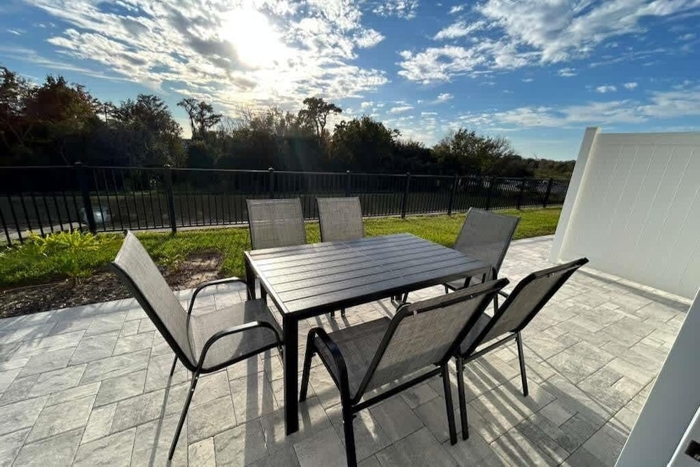 Modern 3Bd End Unit With Garage Water View 7904