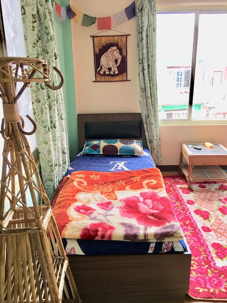 Sara's Backpackers Hotel