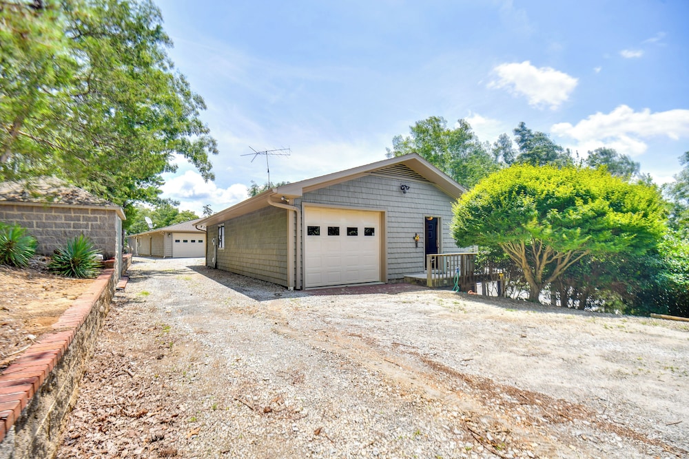 Boat Dock Access: Clarks Hill Lake Hideaway!
