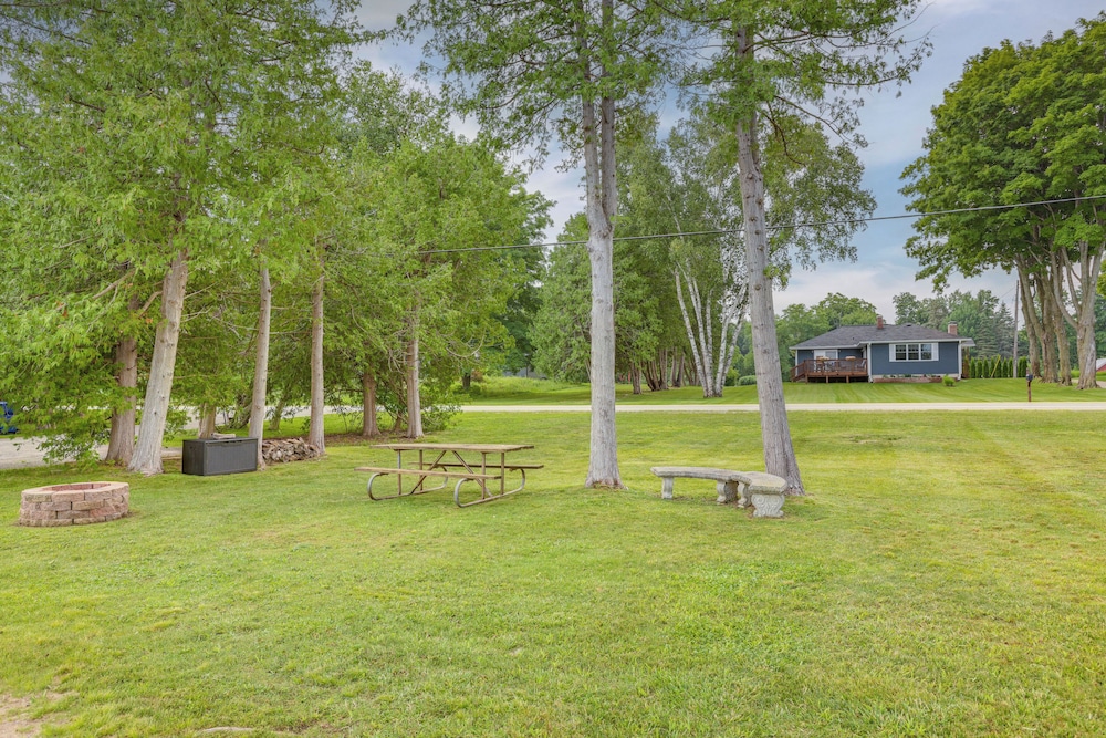 Bring Your Boat! Little Traverse Lake Getaway