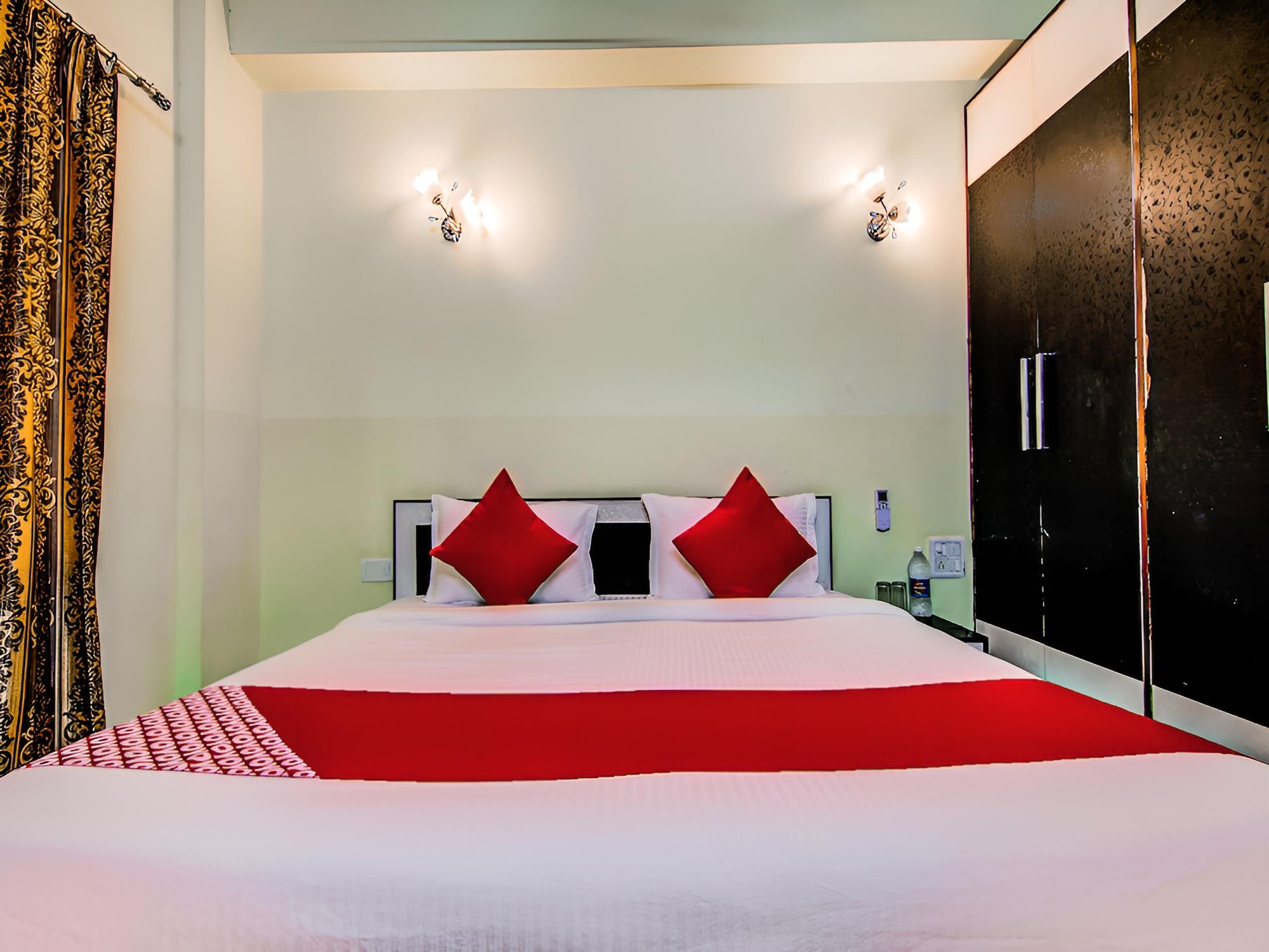 OYO 14066 hotel Govindi palace