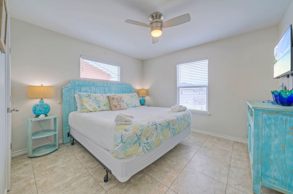 Reel Life Dreams by Avantstay Pool Near Beach