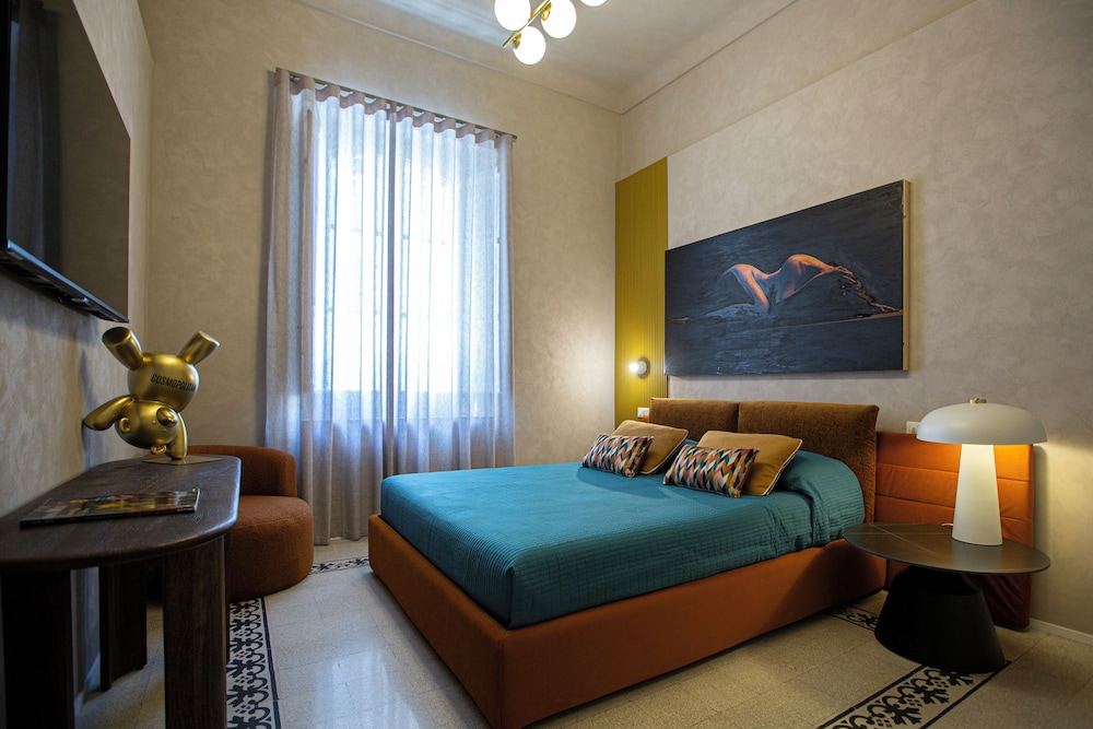 Reverse Art Hotel