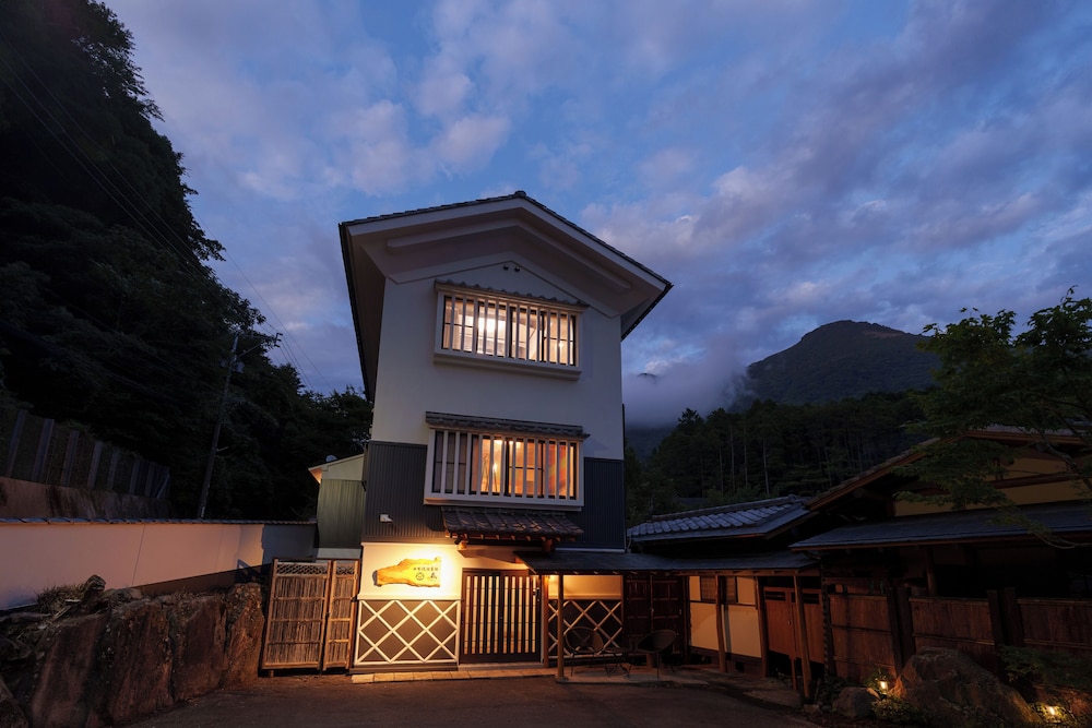 Yufuin Geihinkan Kura