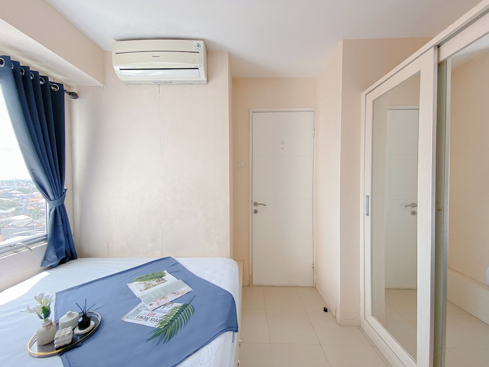 Comfy and Strategic 1BR with Extra Room at Bassura City Apartment