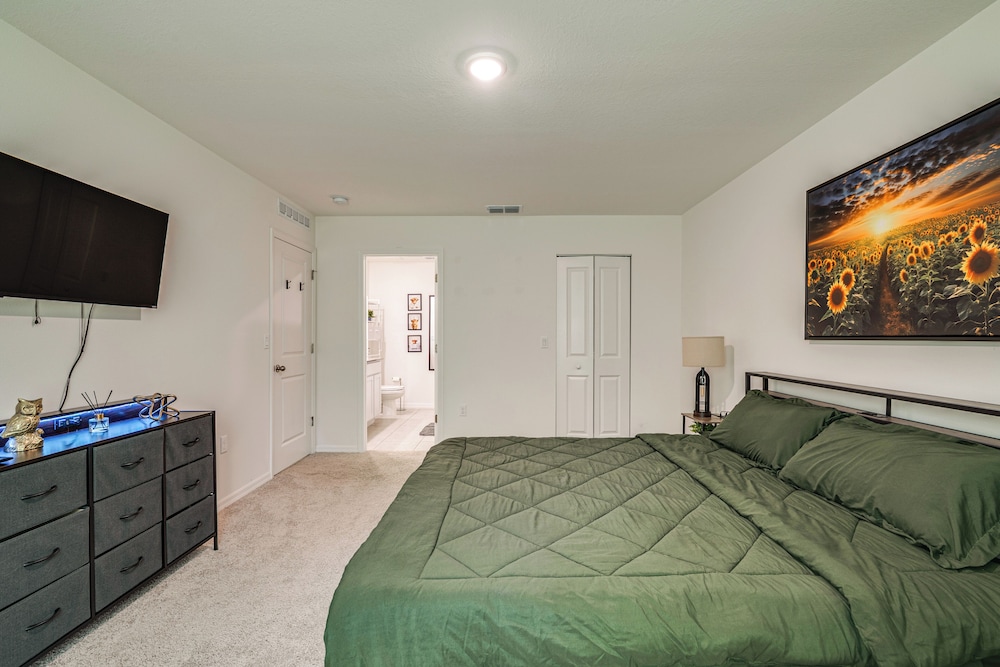 Tranquil Getaway w/ Spacious Yard in Brooksville!