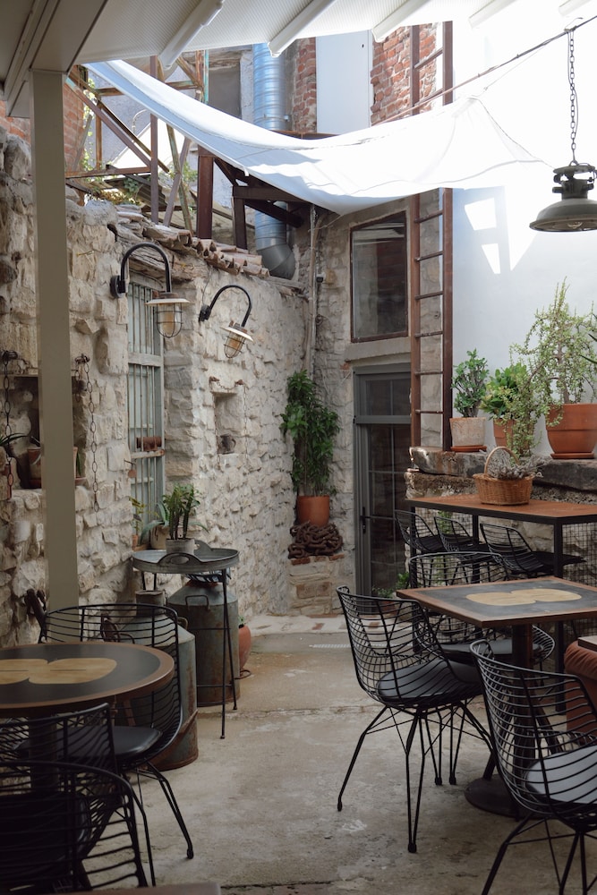 8 Design Urla