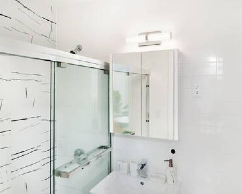 444-3 1BR Hell s Kitchen- Newly Furnished -elevator