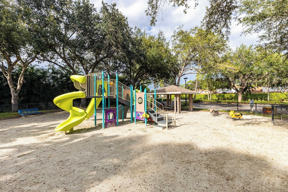 Private Pool, Firepit, Game Room Mins to Beaches + Community Amenities Casa Solara by Avantstay