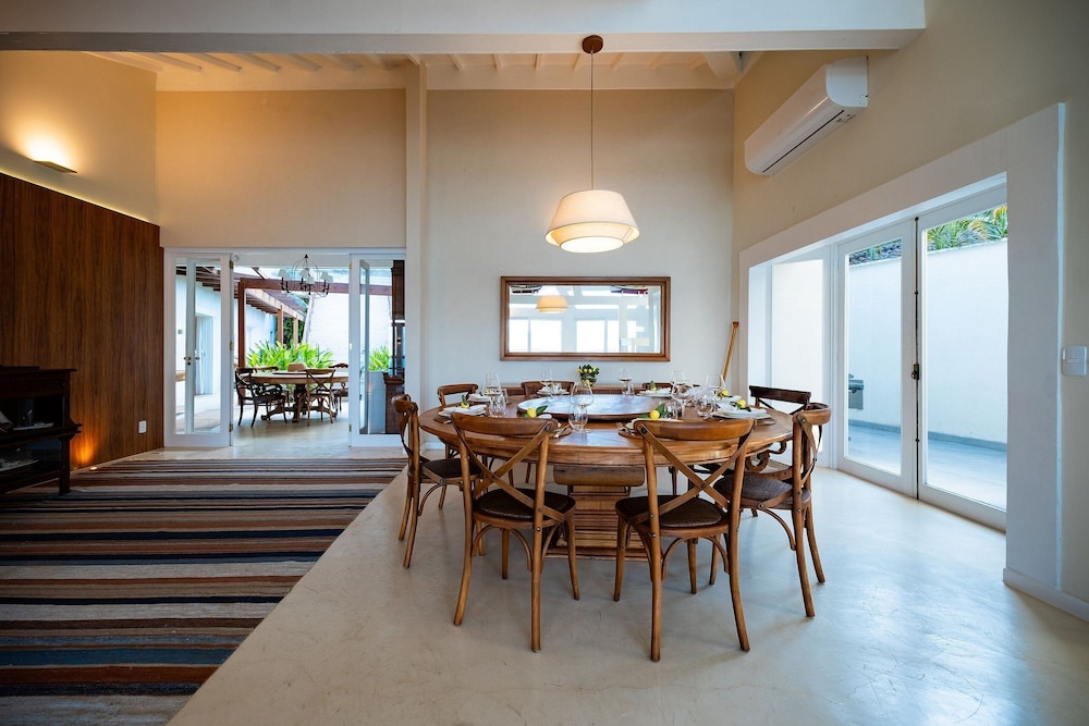 Angra - Mombaça | Mansão Espetacular Beira-Mar, 7 Suites - por Casapē Rio