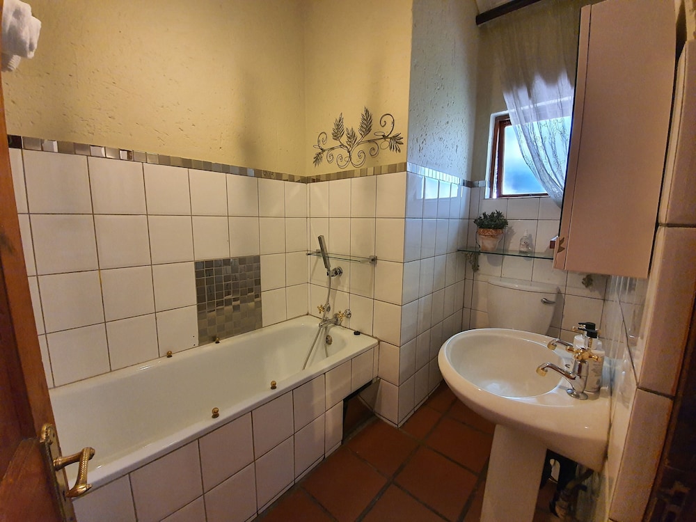 Waterhouse Guest Lodges 295 Indus Street
