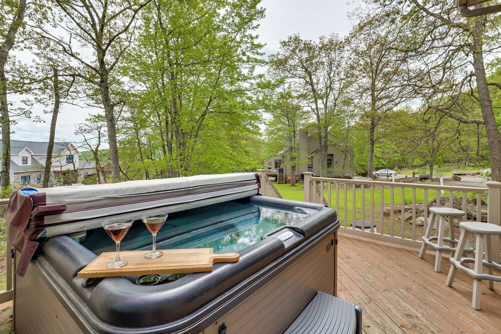 Beach Access & Hot Tub: Retreat in Lake Harmony!