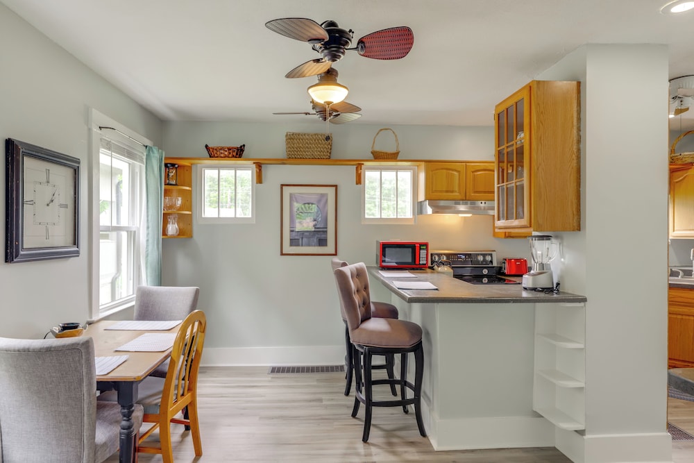 3 Mi to Dtwn: Dog-friendly Retreat in Dayton