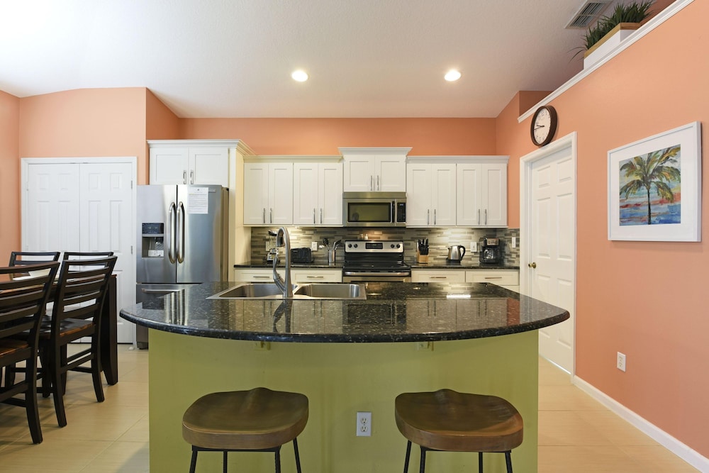 Caribbean Breeze Pool Home 3 Miles to Disney
