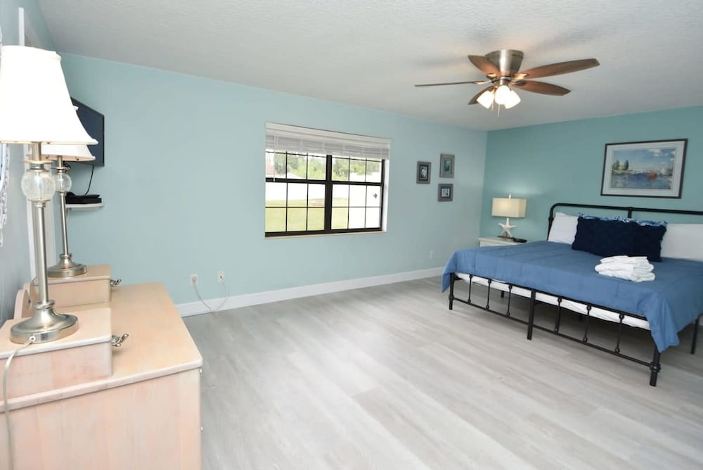 Hidden Oasis Spacious Home With Salt Water Heated Pool Hot Tub Fenced Yard Pets are Welcome