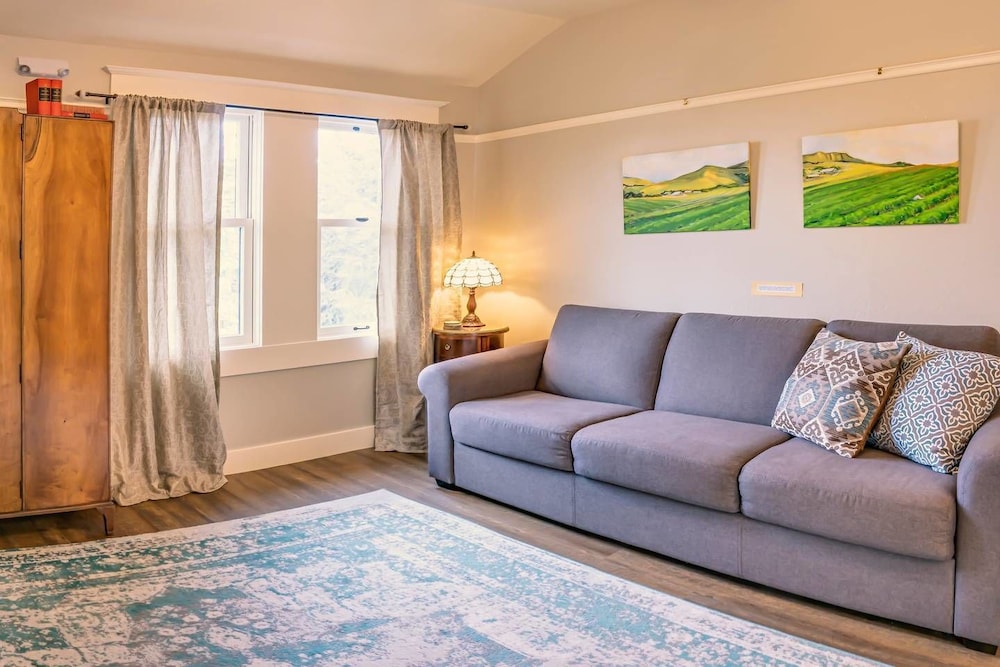 Ashland Vacations - Redtail Suites'red' Mccall Suitetesla Station - Property Image 9