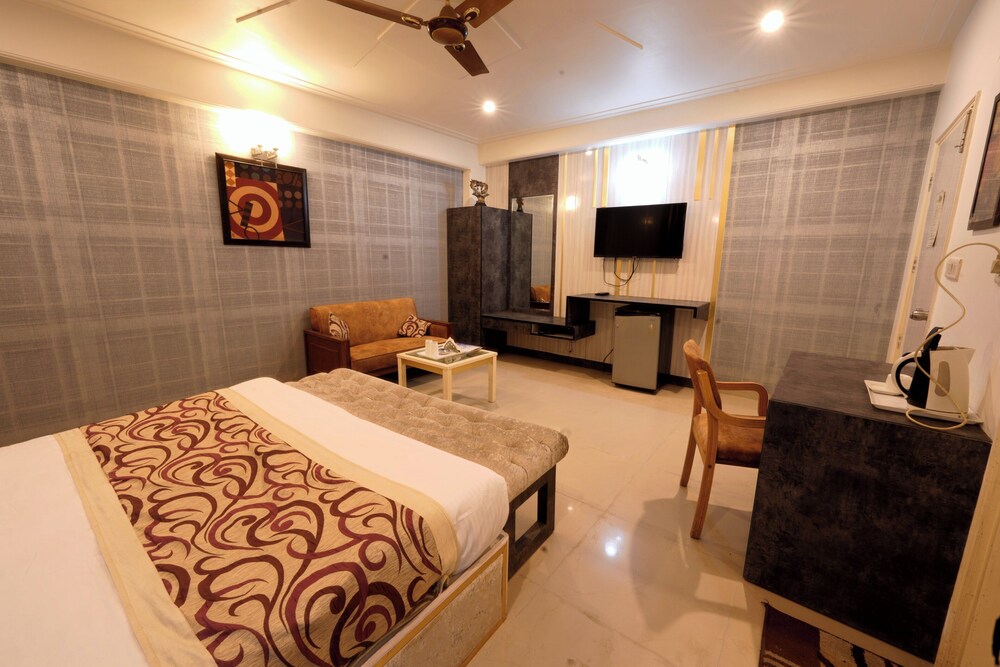 Hotel Opera Delhi Airport
