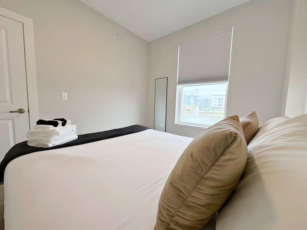 4BR Townhouse with Parking - WV rep 3