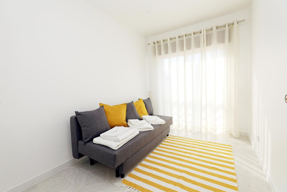 C23 - Parkway Entrance Apartment in Lagos