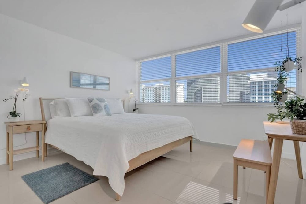 Boutique Luxury 2Br 2Ba Beach Intercostal View