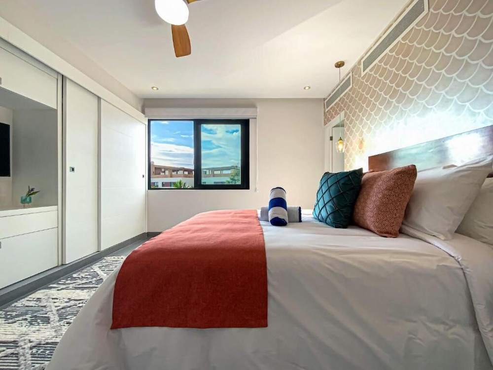 2BR Luxury Condo Golf View Corasol
